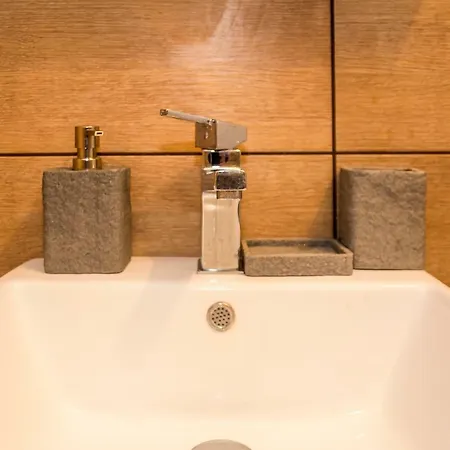 Luxury New Two Bedroom Apartment *