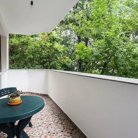 Luxury New Two Bedroom Apartment *